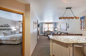 Premium Unit 1108 - One Bedroom - Zephyr Mountain Lodge 1 Condo