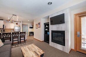 Premium Unit 1108 - One Bedroom - Zephyr Mountain Lodge 1 Condo