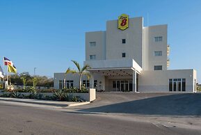 Super 8 By Wyndham Manzanillo