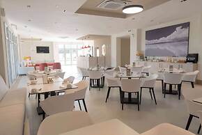 Super 8 By Wyndham Manzanillo