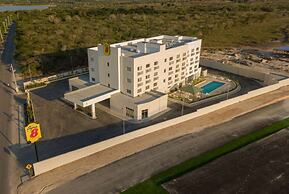 Super 8 By Wyndham Manzanillo