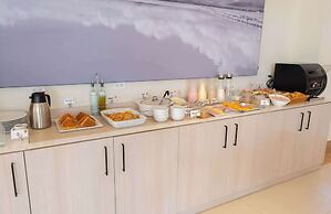 Super 8 By Wyndham Manzanillo