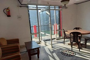 Goroomgo Chinar Lake View Nainital