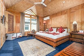 Prince of Kashmir Luxury Houseboat