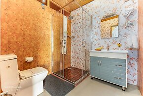 Prince of Kashmir Luxury Houseboat