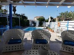 2bed Villa - Private Pool - Steps From the Beach!