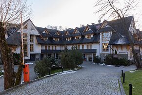 Zakopane Ski Apartment near Polana Szymoszkowa by Renters