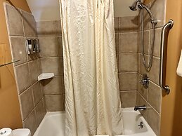 The Common Man Inn & Spa