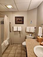 The Common Man Inn & Spa