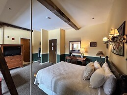 The Common Man Inn & Spa