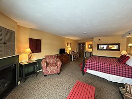 The Common Man Inn & Spa