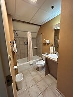 The Common Man Inn & Spa