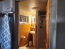 The Common Man Inn & Spa