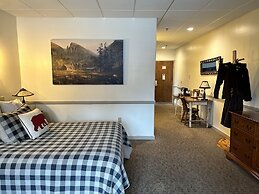 The Common Man Inn & Spa