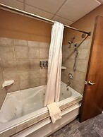 The Common Man Inn & Spa