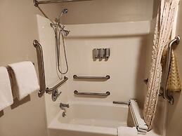 The Common Man Inn & Spa