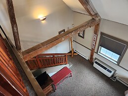 The Common Man Inn & Spa