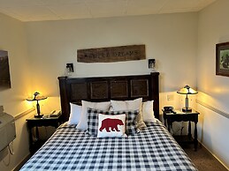 The Common Man Inn & Spa