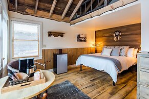 The Common Man Inn & Spa