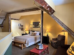 The Common Man Inn & Spa