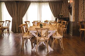 The Common Man Inn & Spa