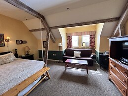 The Common Man Inn & Spa