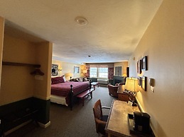 The Common Man Inn & Spa