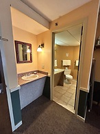 The Common Man Inn & Spa