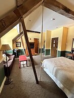 The Common Man Inn & Spa