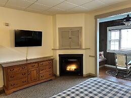 The Common Man Inn & Spa