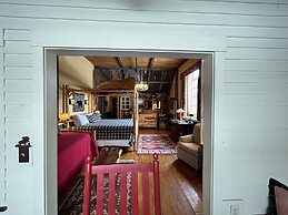 The Common Man Inn & Spa