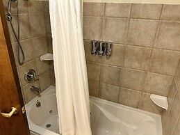 The Common Man Inn & Spa