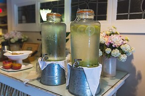 The Common Man Inn & Spa