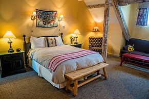 The Common Man Inn & Spa