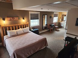 The Common Man Inn & Spa