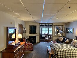 The Common Man Inn & Spa