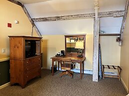 The Common Man Inn & Spa