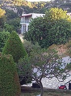 Beautiful 3-bed House in Chania With Garden