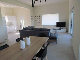 Beautiful 3-bed House in Chania With Garden