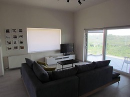 Beautiful 3-bed House in Chania With Garden