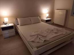 Beautiful 3-bed House in Chania With Garden