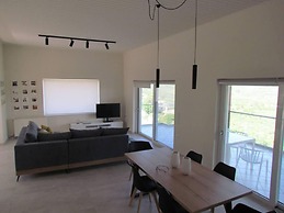 Beautiful 3-bed House in Chania With Garden