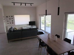 Beautiful 3-bed House in Chania With Garden