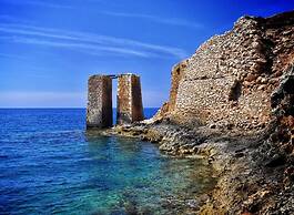 Beautiful 3-bed House in Chania With Garden