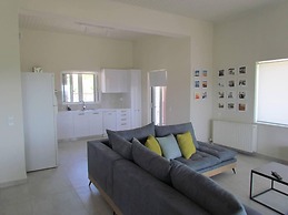 Beautiful 3-bed House in Chania With Garden