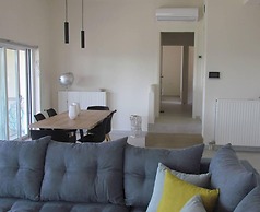 Beautiful 3-bed House in Chania With Garden