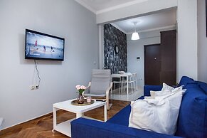 Beautiful new decorated apt in Athens