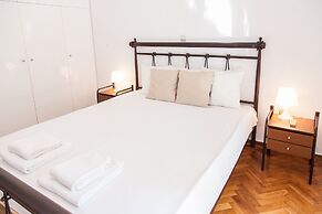 Beautiful new decorated apt in Athens