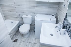 Beautiful new decorated apt in Athens