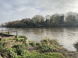 Immaculate 1-bed Apartment Near the River Thames